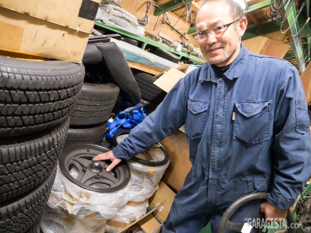 Itakura-san with Lotus 26R wheel 