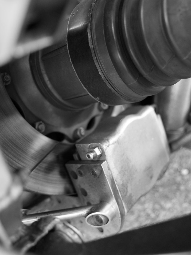 Low slung inboard brakes on the Lotus 72